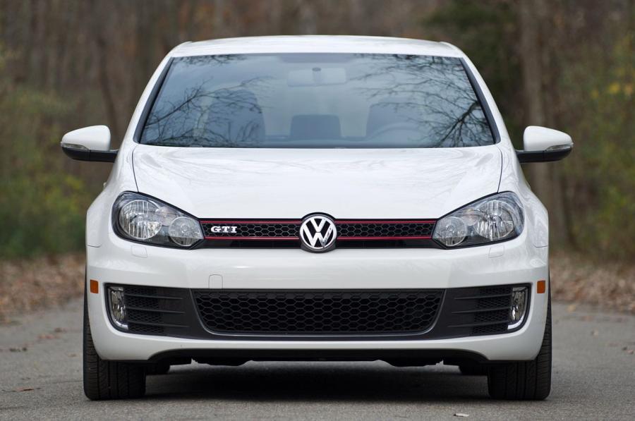  Volkswagen Golf GTi 2012 года  (фото 46 из 48)